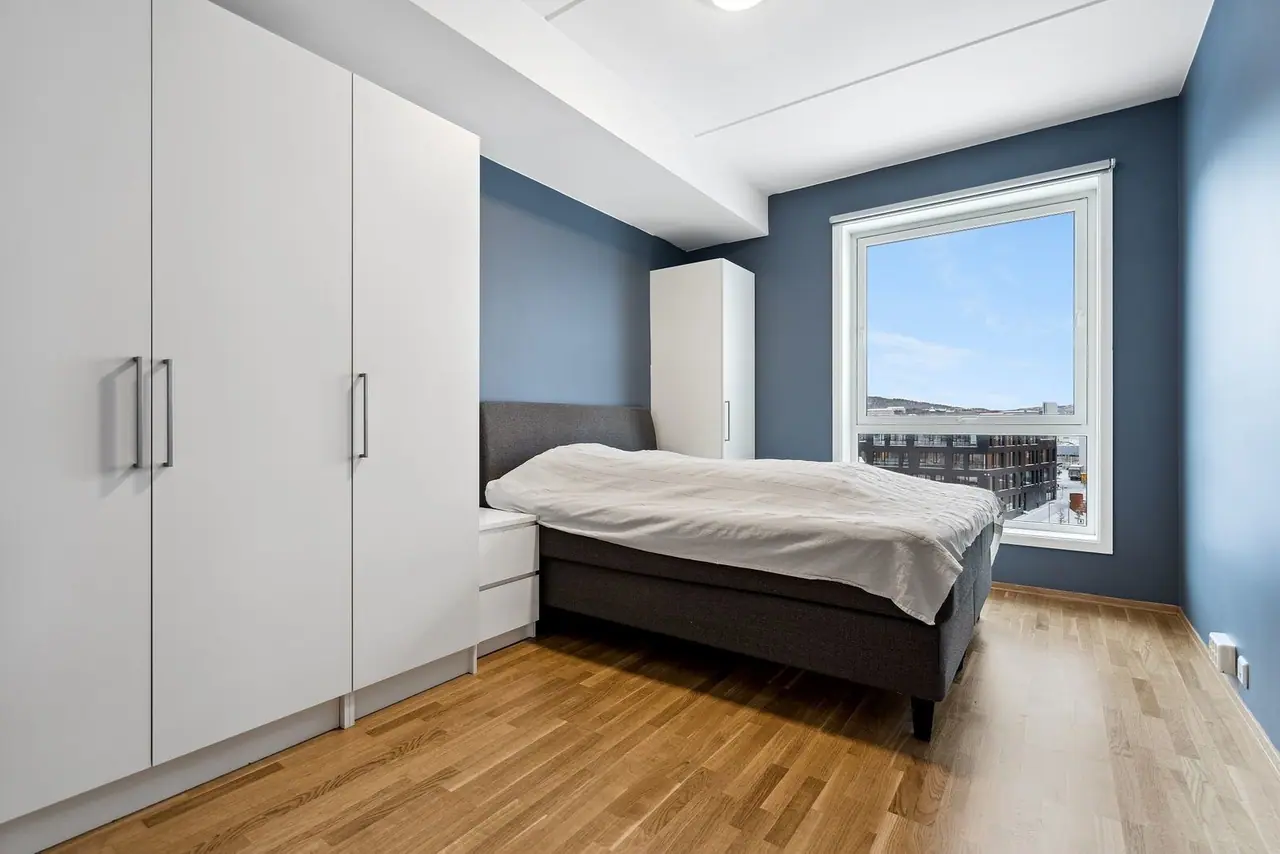 Main bedroom - The bedrooms are large and beds are included in both rooms.